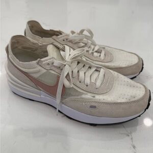 Nike women’s waffle one shoes size 7.5